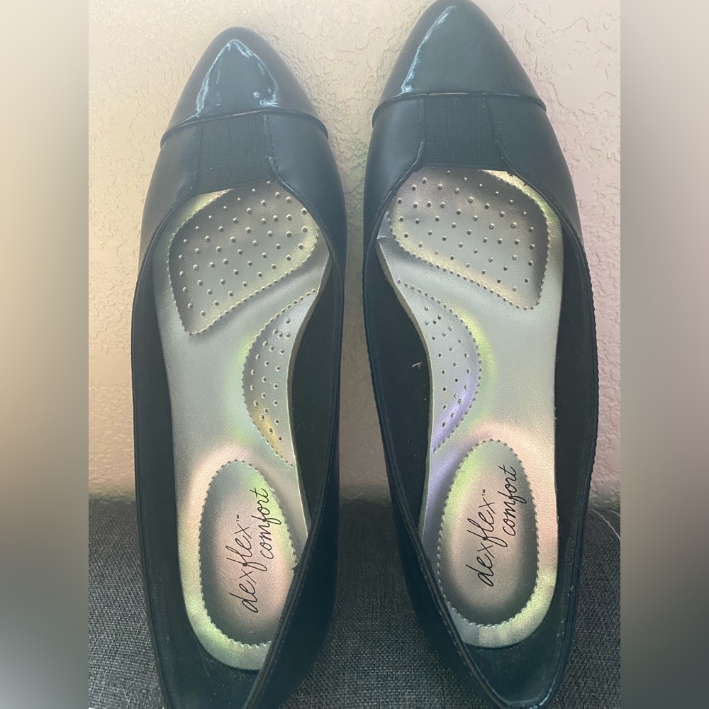 Dexflex Comfort Black Flats Versatile and Stylish